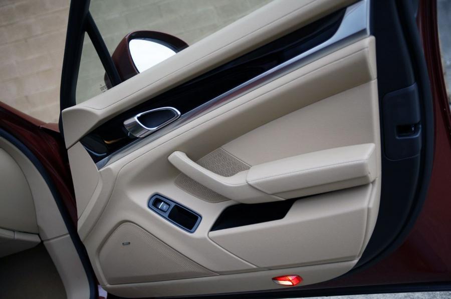  Porsche Panamera V6 2011 года  (фото 16 из 36)